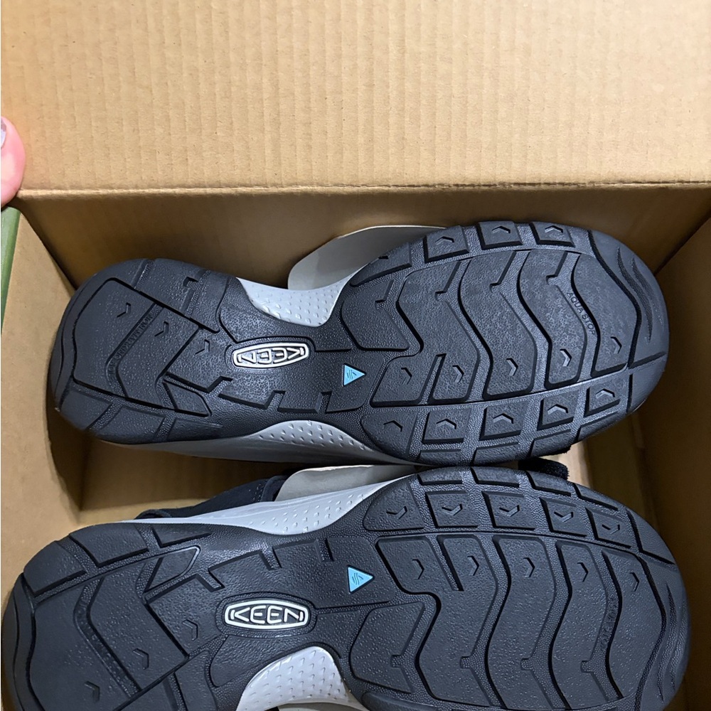 Sandal - Picture 2 of 3